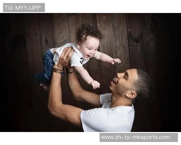 亲子装亮相塔图姆分享圣诞节与萌娃Duece的温馨时刻 亲子装亮相塔图姆分享圣诞节与萌娃Duece的温馨时刻